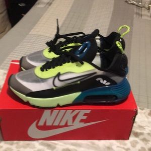 Never worn AirMax 2090 size 8.5 very comfy nice material